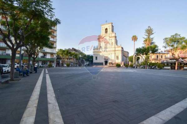 Foto Attivit    Commerciale in affitto a San Giovanni la Punta