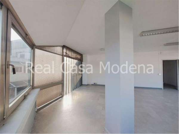 Foto AY398U_M01G19 - Uffici in vendita o locazione a Modena
