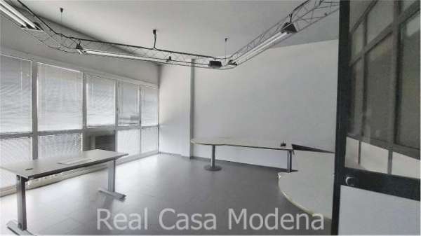 Foto AY414_M04G24 - UFFICIO PIANO PRIMO A MODENA