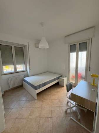 Foto BARI - CAMERE SINGOLE VIALE PAPA PIO XII a studentesse/lavoratrici