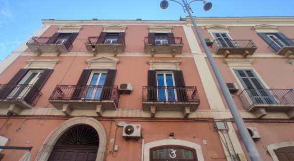 Foto Bari. Locale in affitto in Corso Vittorio Emanuele II, 126