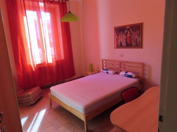 Foto Bella Camera singola  e luminosa per studente maschio