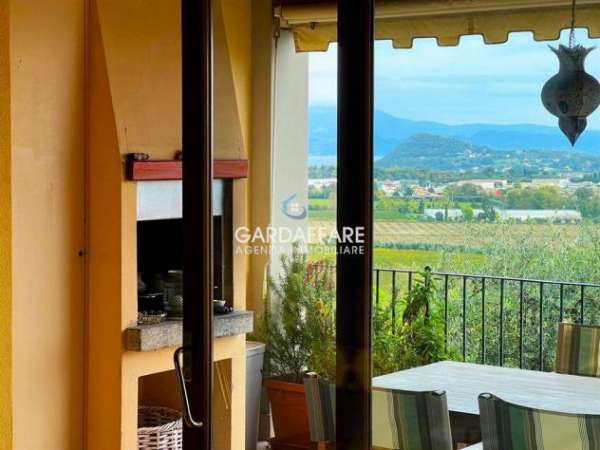 Foto BELLISSIMO BILOCALE CON MAGNIFICA LOGGIA VISTA LAGO A POLPENAZZE DEL GARDA