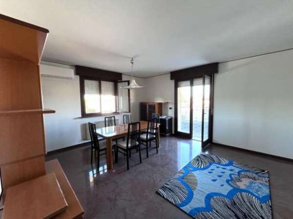 Foto Bicamere con grande terrazza