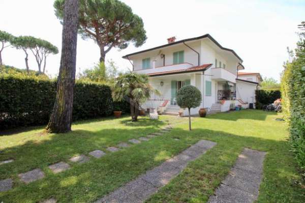 Foto BIFAMILIARE di 7 vani e di 150 mq (PIETRASANTA) rif. 1438/AF