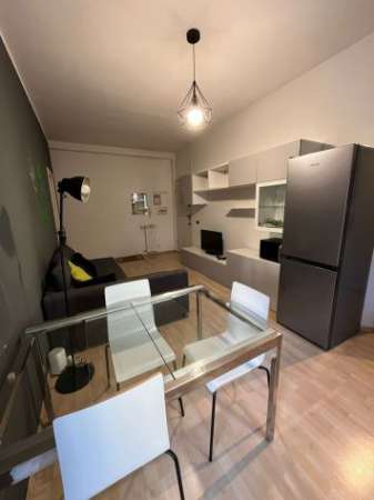 Foto Bilocale 60mq luminoso con balcone.