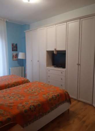 Foto Bilocale 65 mq grande luminoso fronte metropolitana