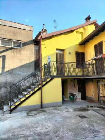 Foto BILOCALE ARREDAT0 DI C.A. 45 MQ IN CENTRO CALOLZIO