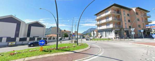 Foto Bilocale arredato a Lecco - posto auto