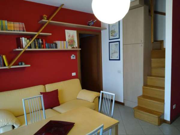 Foto Bilocale arredato a Usmate Velate