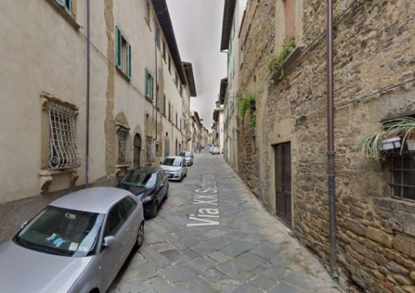 Foto Bilocale arredato con box garage situato nel centro della citt  di Arezzo