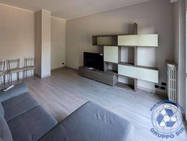 Foto bilocale arredato con cucina abitabile