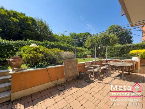Foto Bilocale arredato con giardino di 200m2