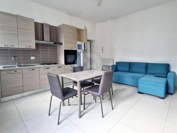 Foto Bilocale arredato in centro Monza