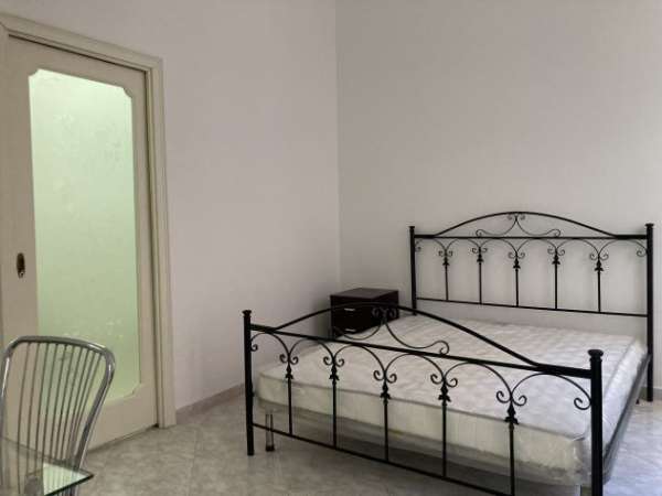 Foto Bilocale arredato pressi via Roma utenze incluse