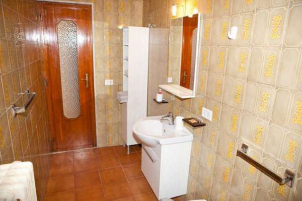 Foto bilocale arredato semicentro