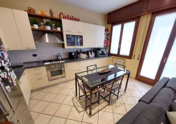 Foto Bilocale con balcone e cantina