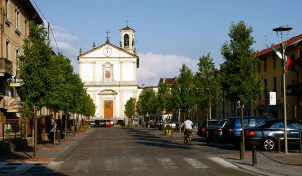 Foto Bilocale con balcone e posto auto Busnago centro libero subito
