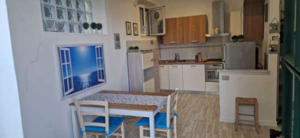 Foto Bilocale con giardino vista mare