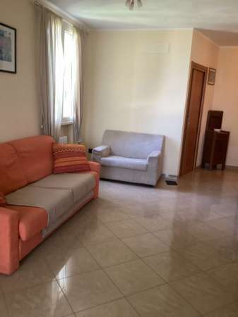 Foto Bilocale con grande terrazzo coperto