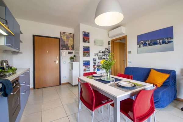Foto Bilocale con Terrazzo Panoramico sulle Colline