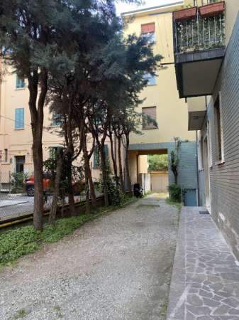 Foto Bilocale in affitto (a studenti) di 60mq in Via Carlo Cignani