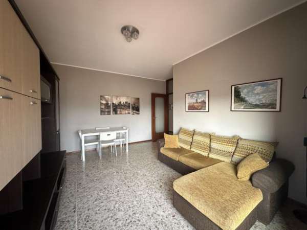 Foto Bilocale in affitto a Arona