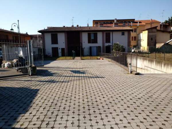 Foto Bilocale in affitto a Azzano San Paolo