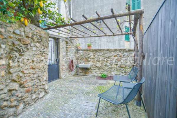Foto Bilocale in affitto a Borgio Verezzi