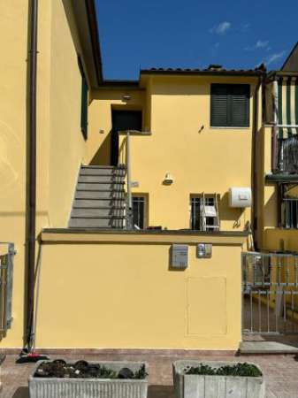 Foto Bilocale in affitto a Carrara