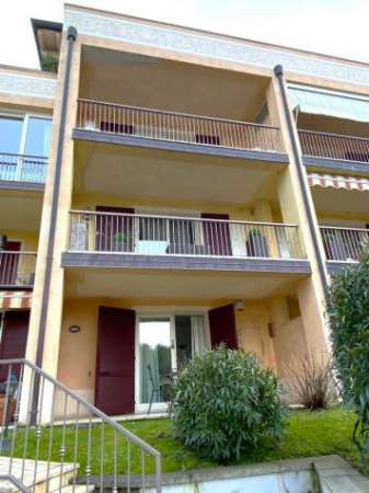 Foto Bilocale in affitto a Desenzano del Garda