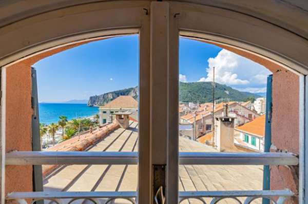 Foto Bilocale in affitto a Finale Ligure