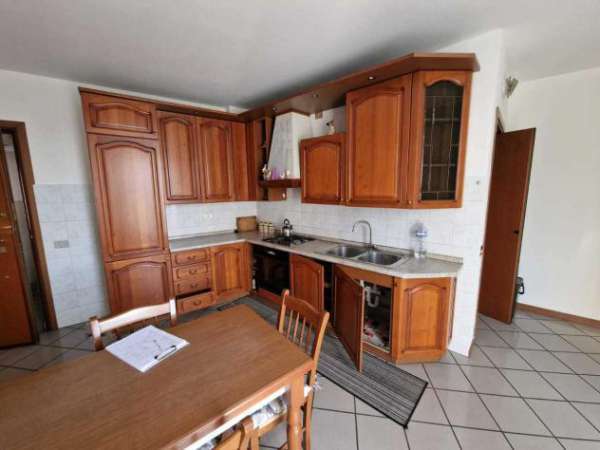 Foto Bilocale in affitto a Mozzate