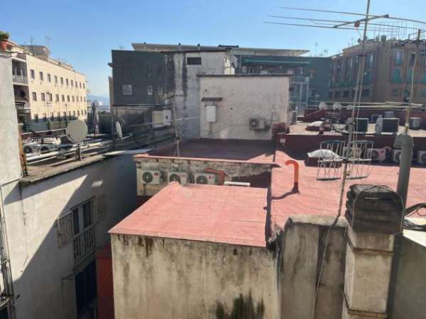 Foto Bilocale in affitto a Napoli