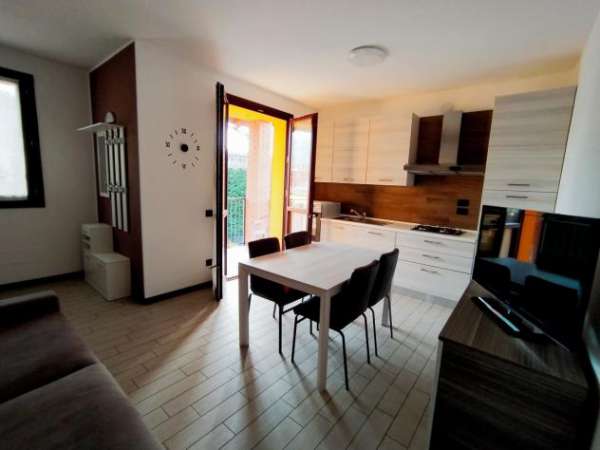 Foto Bilocale in affitto a Oggiono