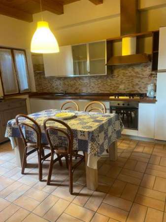 Foto Bilocale in affitto a Osimo