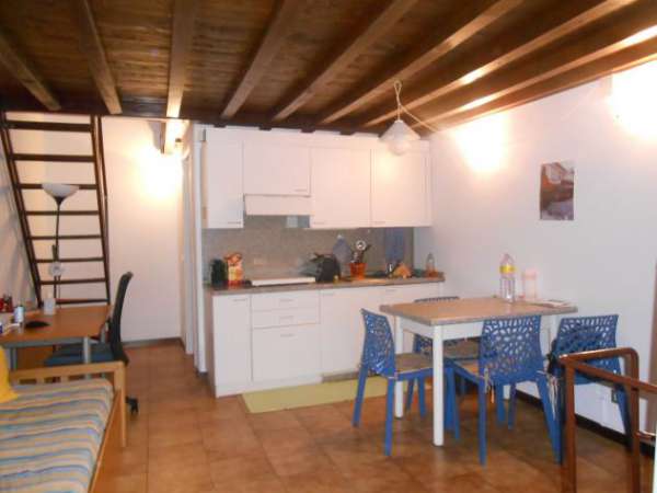 Foto Bilocale in affitto a Pavia
