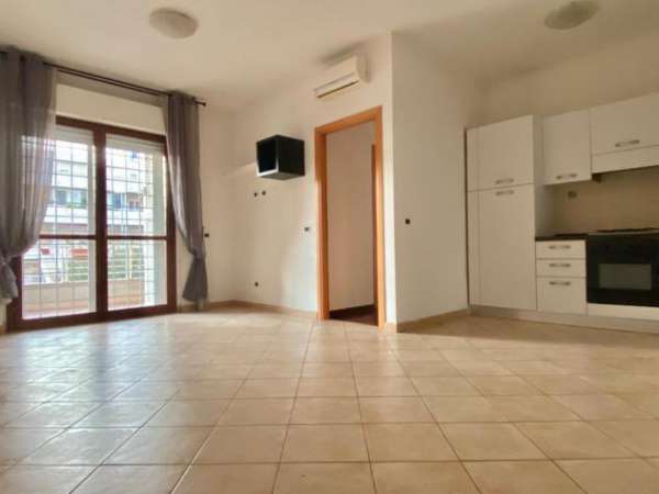 Foto Bilocale in affitto a Roma