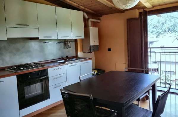 Foto Bilocale luminoso ai piedi della collina � Metro e servizi  � parcheggio