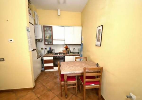 Foto Bilocale luminoso e tranquillo al piano terra con posto auto privato