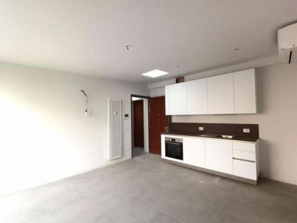 Foto BILOCALE NUOVA COSTRUZIONE METROPOLITANA LINEA 1 BANDE NERE