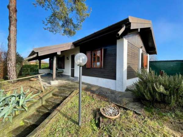 Foto Bodio Lomnago � Piccola Villetta singola 2 locali  con giardino