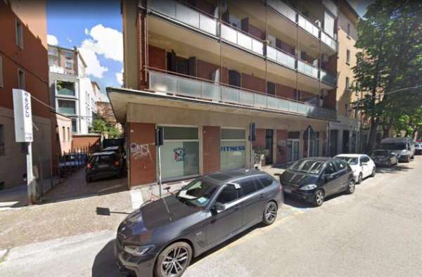 Foto Bologna Via del Timavo - Affittasi locale commerciale
