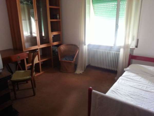 Foto Borgo Roma zona Centrale stanza singola e doppia