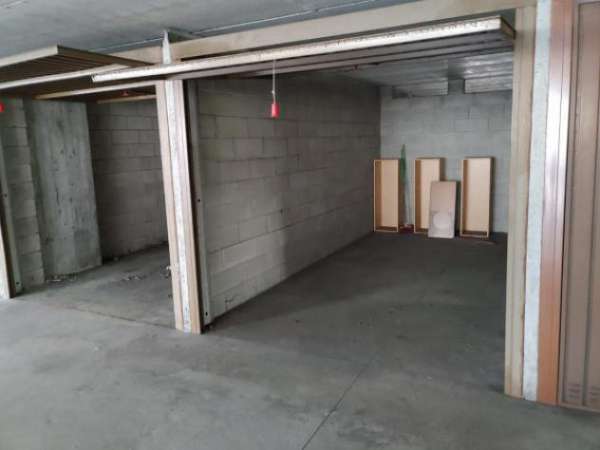 Foto Box / Garage di 15 m in affitto a Gallarate