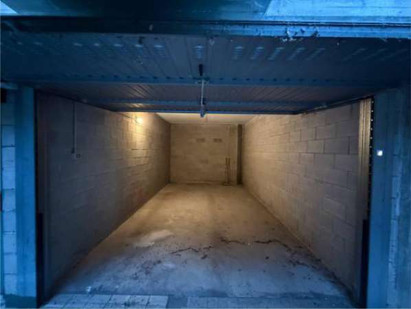Foto Box / Garage di 20 m in affitto a Bollate