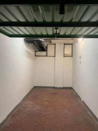 Foto Box in affitto a Firenze - 1 locale 18mq