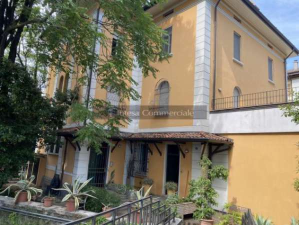 Foto Brescia Zona Ring  raffinato appartamento di 140 mq con terrazza.