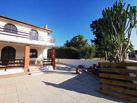 Foto Brucoli Castelluccio: villa con discesa al mare