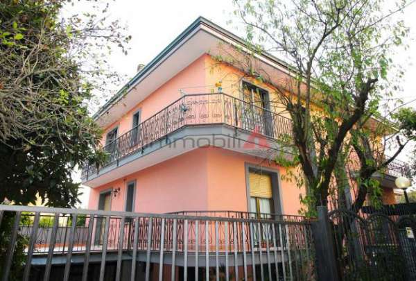 Foto Brugherio - 4 locali arredato Euro 1.500,00 - Contratto esclusivamente destinato a societ  per i loro dipendenti